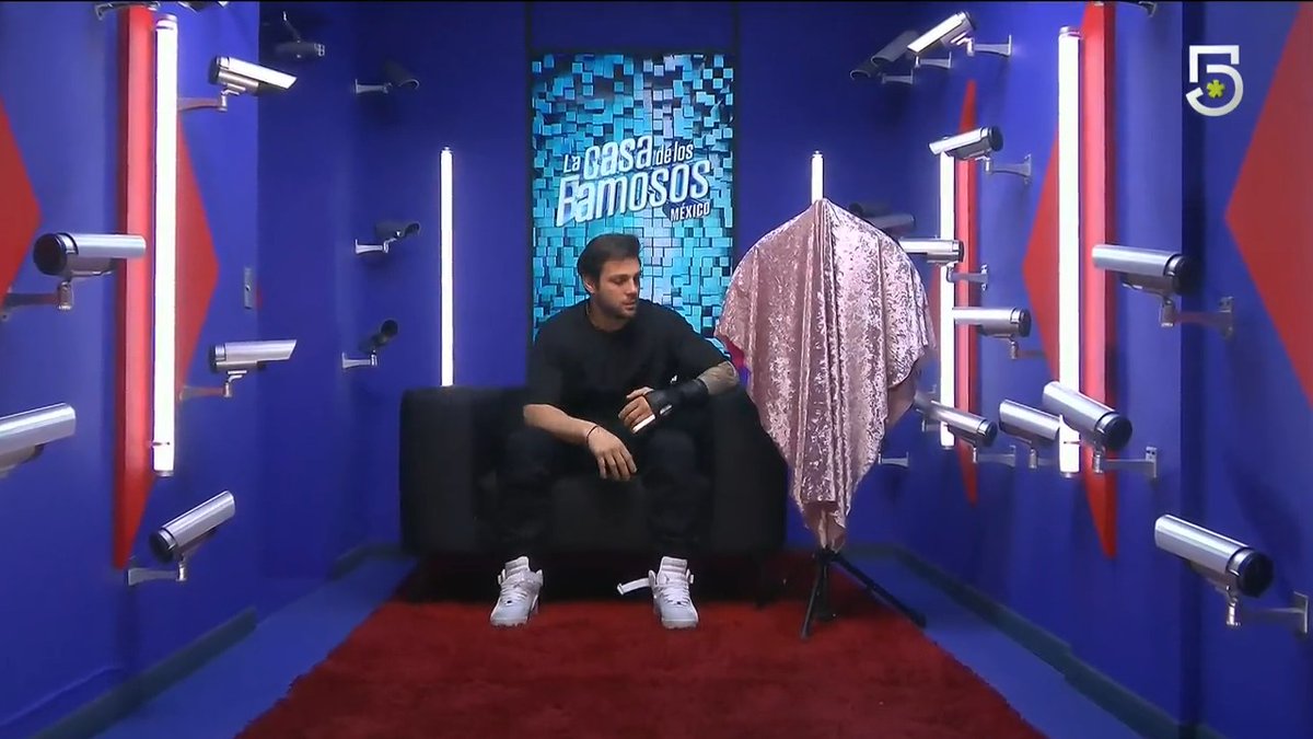 .Nicola Porcella le da 3 puntos a Jorge, 2 puntos a Poncho y 1 punto a Barby, pero con la ruleta tenemos que: Jorge: -6 puntos Poncho: +6 puntos Barby: +5 puntos Revive gratis las galas de #LaCasaDeLosFamososMx a través de ViX 🧡 👉