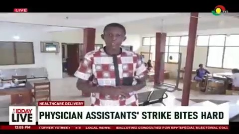 The strike by Physician Assistants has begun to bite in most health centers within the Ashanti Region. Patients are left frustrated and devastated because they have not been attended to. Ibrahim Abubakar visited the Antoa Health Centre and reports. #MiddayLive
