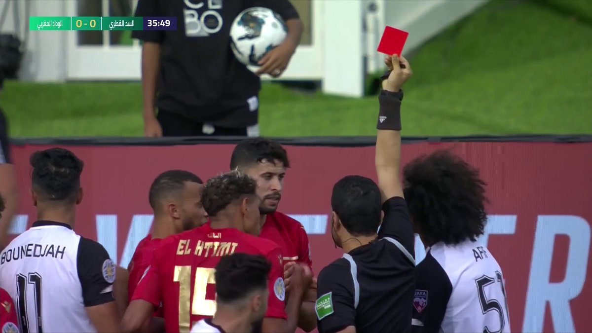حكم المباراة يشهر البطاقة الحمراء الأولى لـ يحيى جبران في البطولة🟥 #كأس_الملك_سلمان_للأندية | #SSC