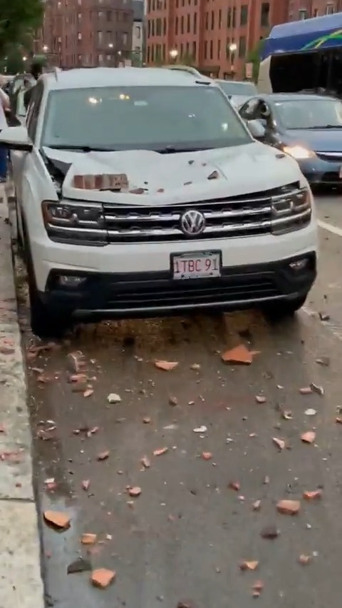 ALERT: Lightning over Boston struck a house on Mass Ave in the South End tonight, causing bricks from the home to fly onto the street. 📹: @Jbtolz