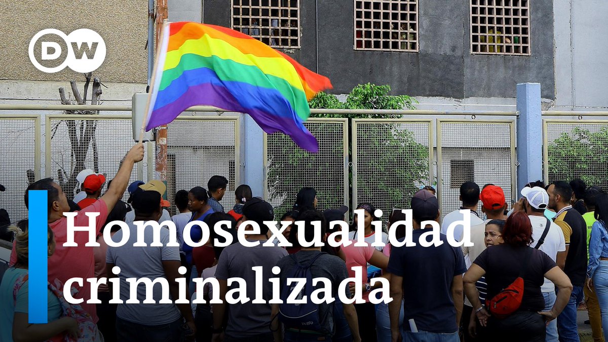 En #Venezuela, 33 hombres #LGBTI son detenidos por hacer una fiesta La policía acudió al local privado para realizar las detenciones El delito: su orientación sexual. En el país, el colectivo carece de derechos. Familiares denuncian discriminación sexual. /lvs #DWNoticias
