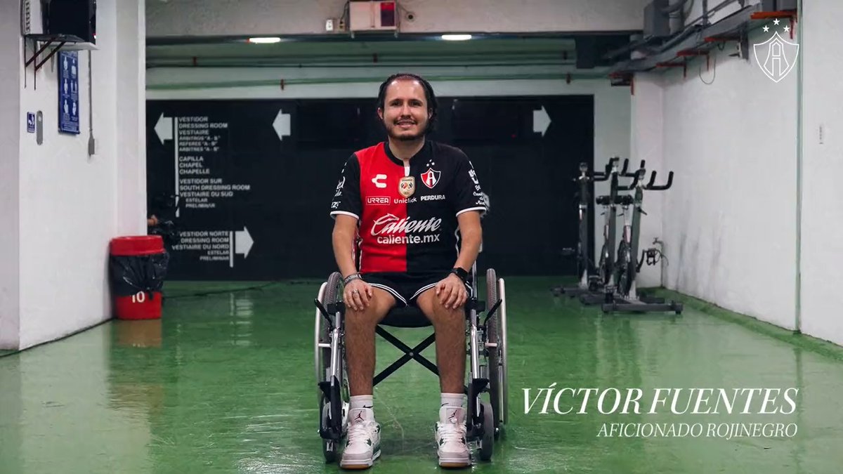 Cuando la fuerza y la voluntad se juntan, los imposibles se vuelven realidad y esta es la esencia de #GanarSirviendo. Conozcamos la historia de Víctor Fuentes, Rojinegro y sobreviviente de Síndrome de Guillain-Barré, a quien #ValorRojinegro le preparó una sorpresa en El Jalisco🏟