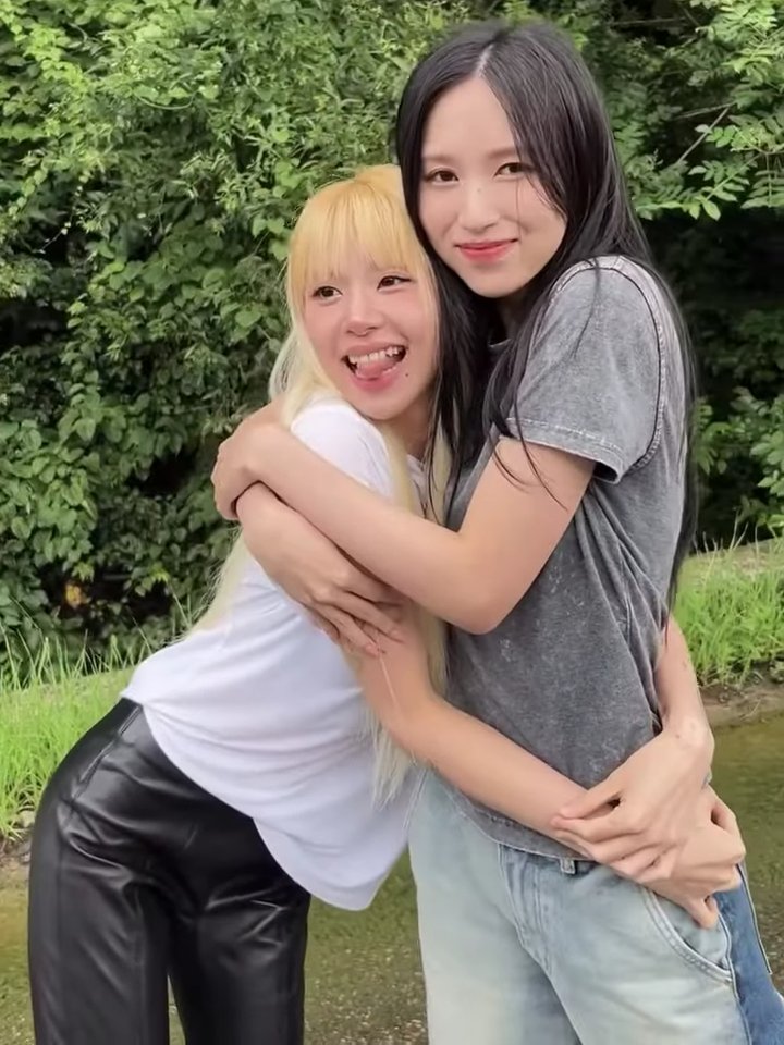 MINA AND CHAEYOUNG DO NOT TOUCH CHALLENGE