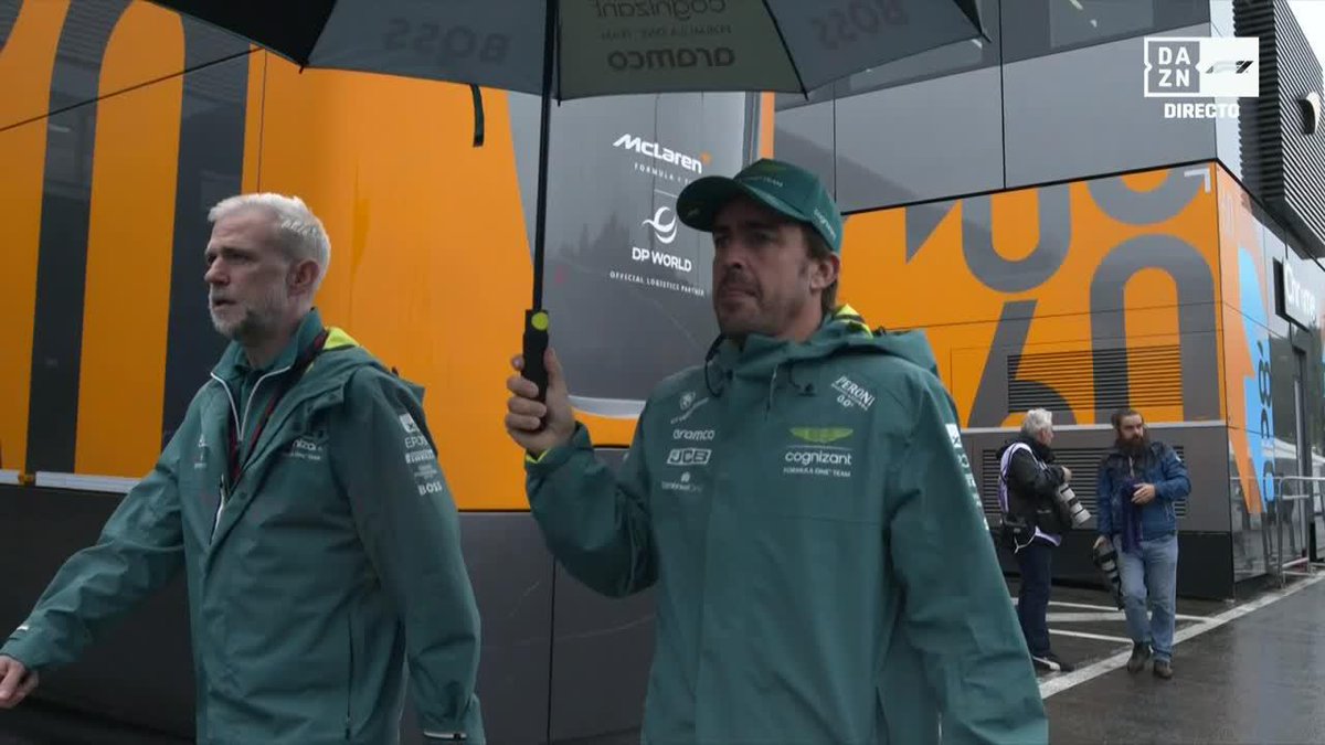 Paraguas, paraguas y más paraguas ☔ ☔ ☔ Llueve en Spa y desde YA arrancamos con el previo de los primeros y únicos Libres del fin de semana ⛈️ 🏁 Síguelos en directo ➡️ #BelgicaDAZNF1 🇧🇪