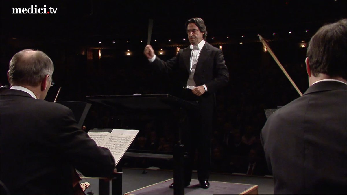 [BIRTHDAY]🎂🎶 We wish maestro Riccardo Muti a happy birthday! Let’s celebrate this special occasion with his performance of Mozart’s Haffner Symphony with Vienna Philharmonic! 🎂🎶