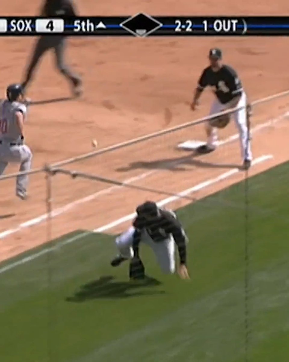 Mark Buehrle's between-the-legs toss is still one of the most improvisational plays ever! (MLB x @Chevrolet)