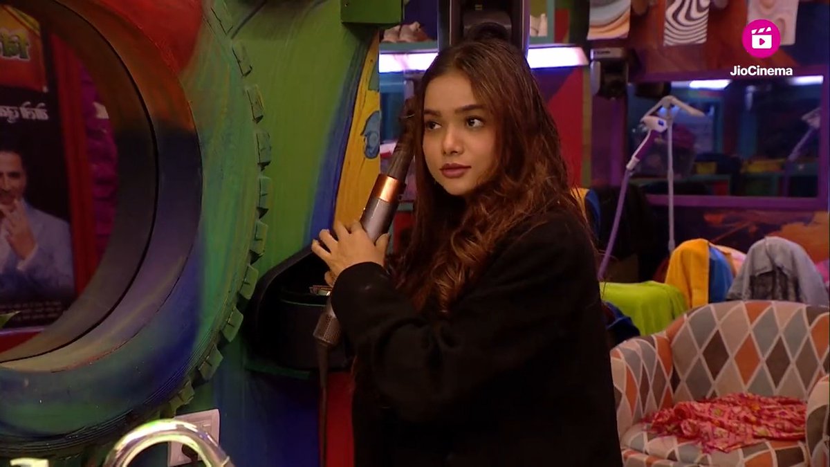Saving Abhishek-Manisha ki yeh love-hate wali yaari from every nazar! 🧿🫰🏻 Watch #BBOTT2 24 hours live feed on #JioCinema for free! #BiggBossOTT2 #BBOTT2onJioCinema Salman Khan Manisha Rani Abhishek Malhan #AbhishekMalhan #FukraInsaan