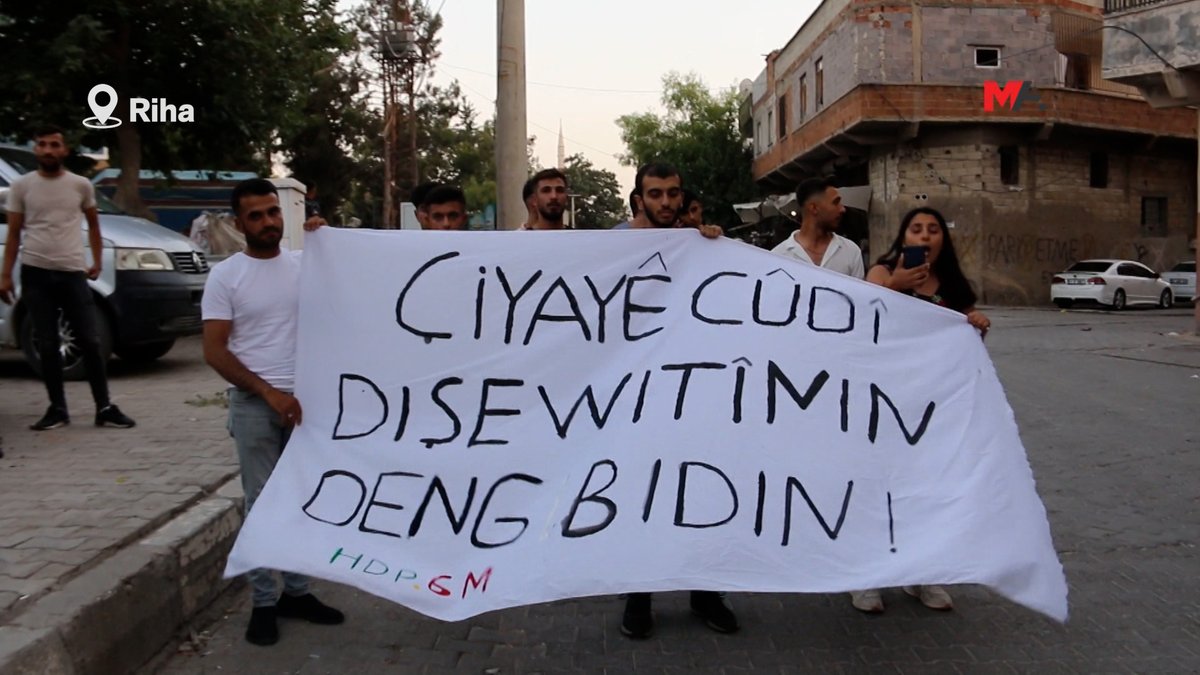 Cudî dağında başlatılan orman yangınlarını yaptıkları yürüyüş ile protesto eden gençler, “Kürt halkı uyuma Cudi yanıyor” dedi