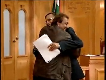 कभी मुन्ना भाई बनकर हंसाने वाले, कभी कांचा चीना बनकर डराने वाले #SanjayDutt को जन्मदिन की बहुत बधाई. अपनी बेहतरीन एक्टिंग से संजू ने हमेशा प्रभावित किया है. उनका मस्तमौला अंदाज उन्हें एक नई पहचान देता है. संजू बाबा स्वस्थ रहें, काम करते रहें और लोगों के दिल जीतते रहें Sanjay Dutt