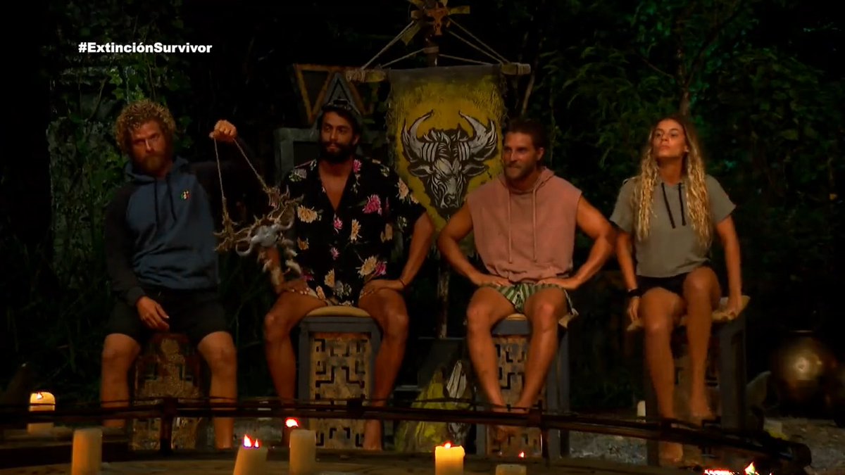 Se ponen en juego las estrategias. Aяαηzα le quita el collar a Pablo. 📿😯 #ExtinciónSurvivor 𝗘𝗡 𝗩𝗜𝗩𝗢 𝗔𝗛𝗢𝗥𝗔 ➡️ 🔥