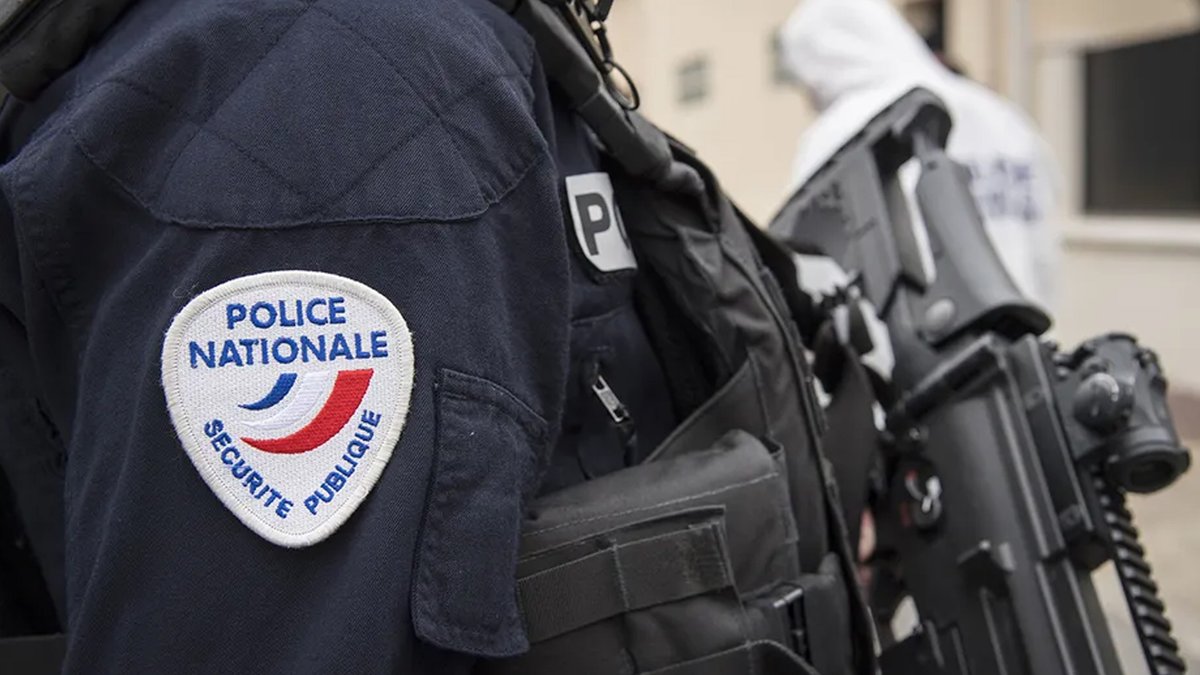 DES POLICIERS BRISENT L’OMERTA Des flics lanceurs d’alerte parlent à visage découvert :