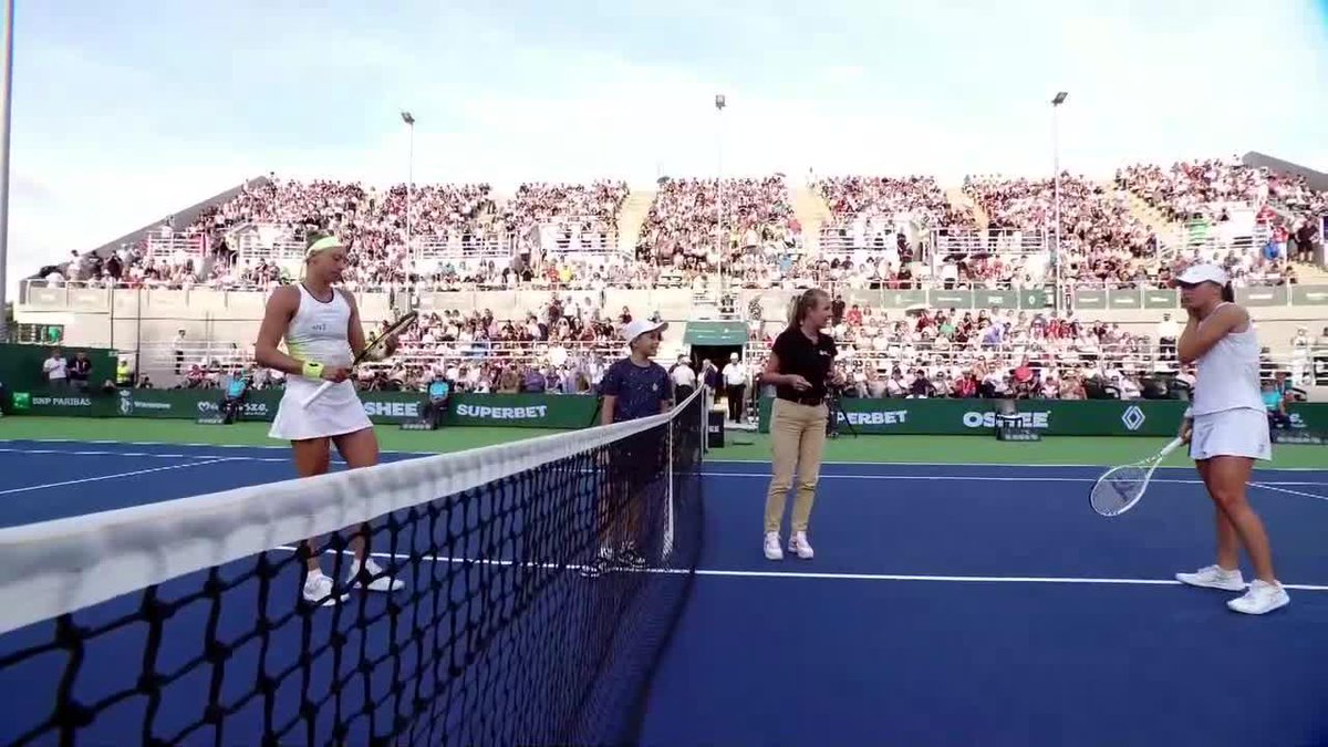Back at it 👊 World No.1 Iga Świątek takes on Yanina Wickmayer (Wicky) for a place in the final! #BNPParibasWarsawOpen