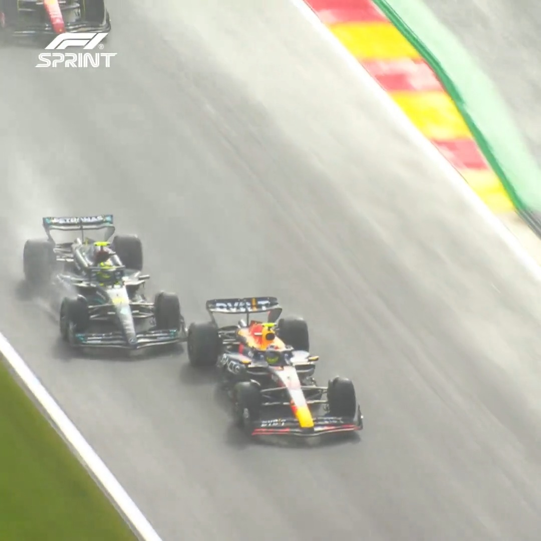 Hamilton ⚔️ Perez Both drivers were giving it everything in this mini-battle! 😮 #BelgianGP #F1Sprint