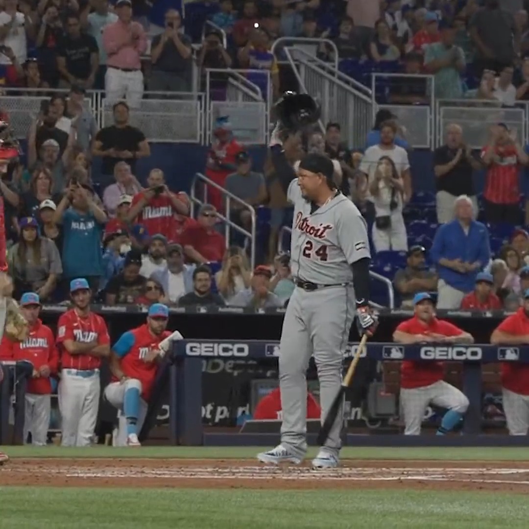 Se nos puso la piel de gallina😮💨🥹❤️ La ovación a Miguel Cabrera del loanDepot park de Miami 🏟️🗣️ Acto seguido, conecta un poderoso doble🔥👀 El Tigre Mayor como en los viejos tiempos👏❤️