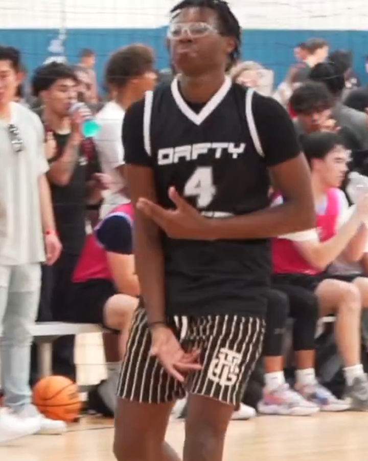 Bryce James putting in work. 🔥😤 (via Ballislife.com)