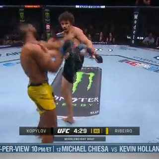 This head kick is CRAZY 😱 #UFC291
