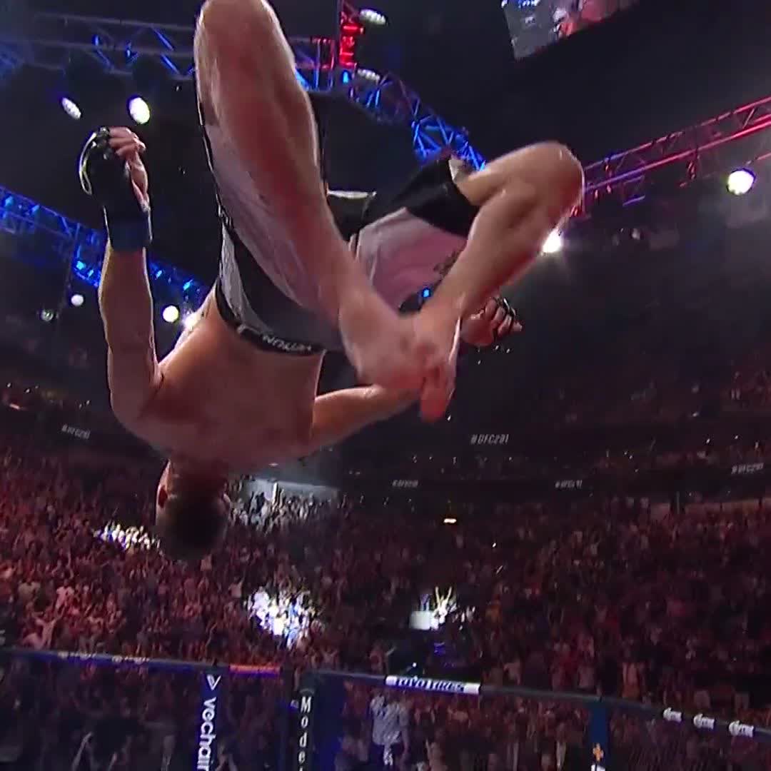 The human highlight reel does it again 👏 #UFC291