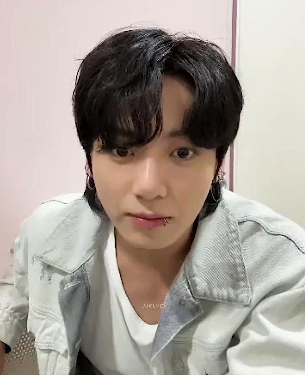 🐰 "can i hug you?" 🐰 *nods* hug me 🐰 🫂