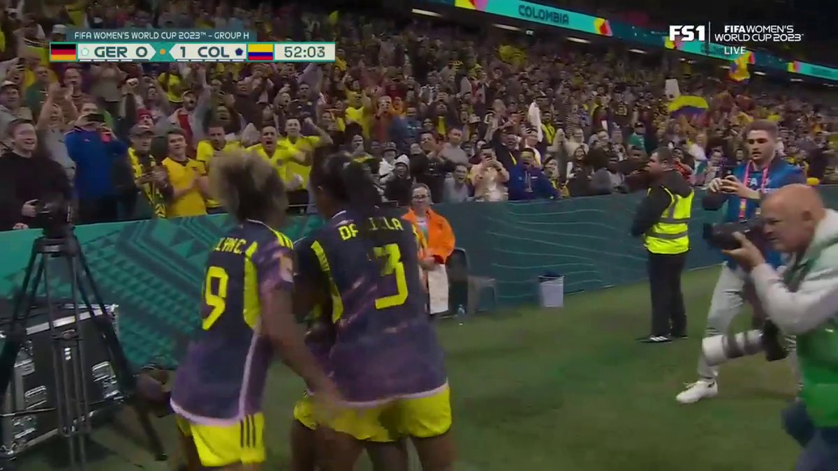 ARE YOU SERIOUS LINDA CAICEDO?! 😱 What a goal for Colombia 🇨🇴🔥