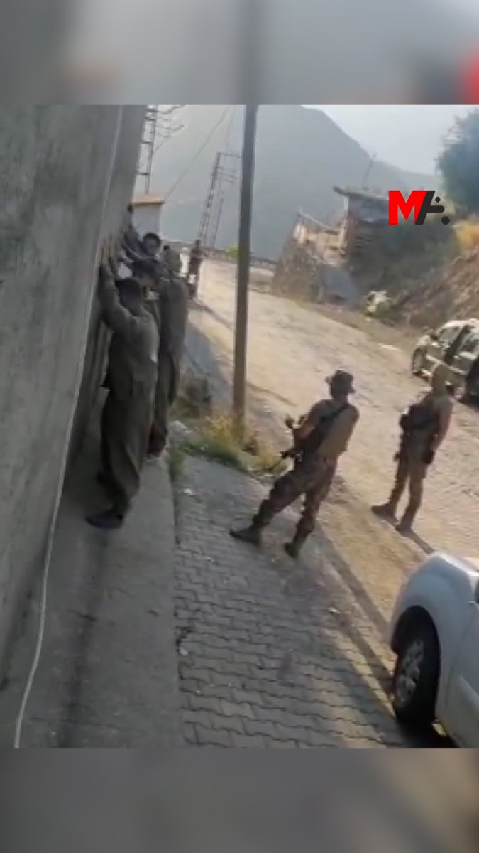 Elkê'de özel hareket polisleri, yöresel kıyafetlerle düğüne giden çocukları yüzü dönük duvara yaslayarak, GBT kontrolünden geçirildi