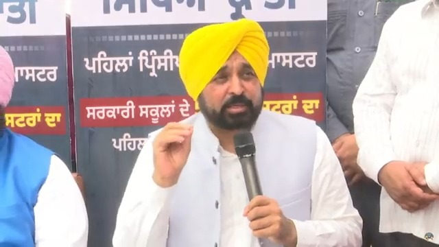 ਕਨੂੰਨੀ ਅੜਿੱਚਣਾ ਕਾਰਨ ਹੀ ਰਹਿੰਦੇ ਕੱਚੇ ਮੁਲਾਜ਼ਮਾਂ ਨੂੰ ਅਸੀਂ ਫ਼ਿਲਹਾਲ ਪੱਕੇ ਨਹੀਂ ਕਰ ਰਹੇ…ਸਾਰੇ ਰਸਤੇ ਸਾਫ਼ ਕਰਕੇ ਹੀ ਅਸੀਂ ਸਭ ਨੂੰ ਪੱਕੇ ਕਰਾਂਗੇ…ਵਾਅਦੇ ਮੁਤਾਬਕ ਕੱਚਾ ਸ਼ਬਦ ਅਧਿਆਪਕਾਂ ਦੇ ਅੱਗੋਂ ਹਟਾ ਰਹੇ ਹਾਂ …