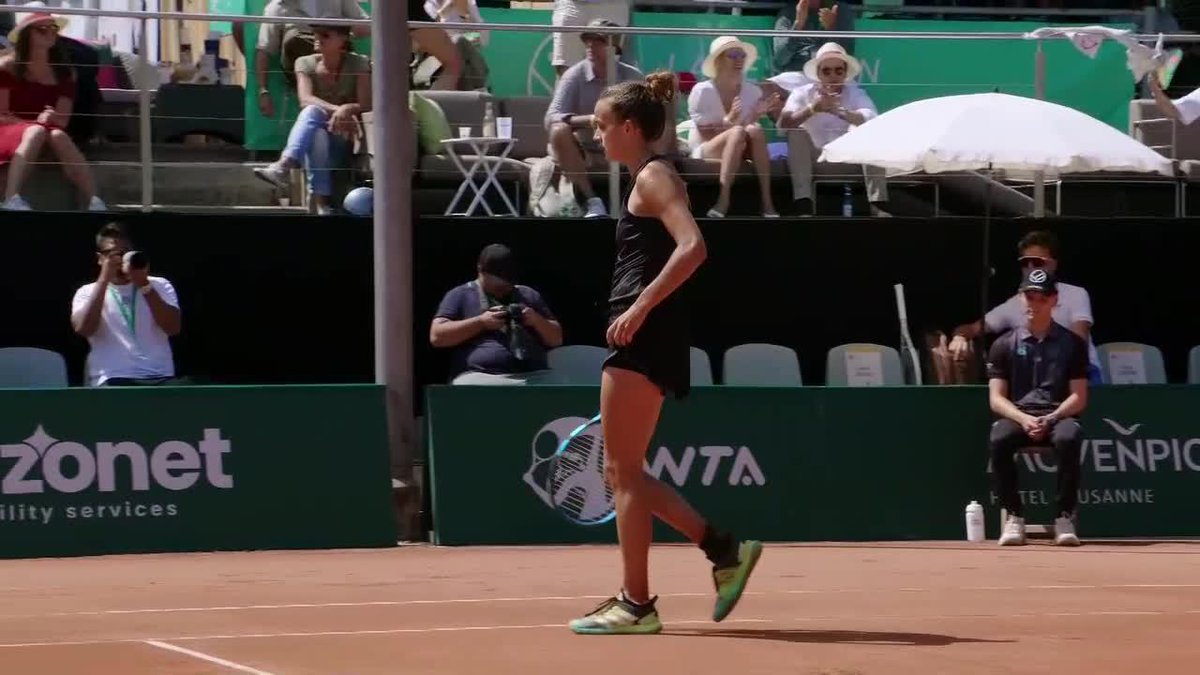 This is going to be FUN 🍿 Clara Burel takes the second set 6-4 and forces a decider against Cocciaretto! #LadiesOpenLausanne