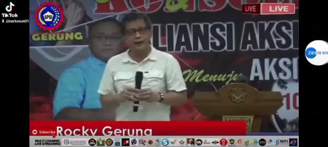 Apa sih kontribusi makhluk ini kepada bangsa Indonesia? Selain cuma nggedabrus di ILC TVOne dulu. Bangga dipanggil Professor, padahal lulusan S1 saja diragukan. Sekarang makin berani menghina presiden Jokowi yg dicintai rakyat Indonesia, dgn menyebutnya bajingan tolol. Rung Gerung, saya yakin pakde Jokowi gak akan marah kamu sebut demikian. Tapi ingat, pakde Jokowi punya jutaan pendukung militan, jangan remehkan mereka. Klo ada yg mencarimu, jangan kabur pake ambulance lagi ya.