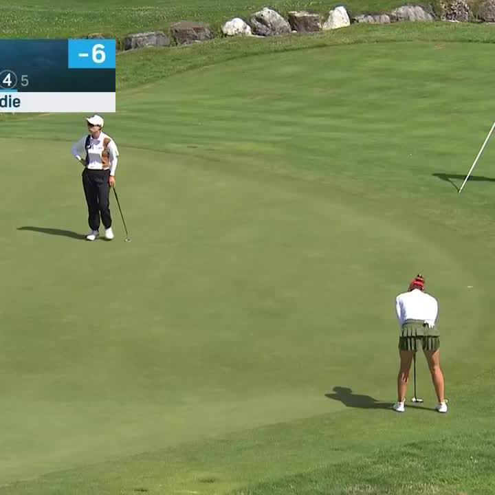 That's one way to finish a round 🤩 Gaby Lopez dropped a clean birdie on 18 and closed it out with a few fist pumps 👊