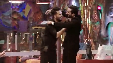 These two have our heart!❤️🫠🤙🏻 Watch #WeekendKaVaar with Salman Khan tonight at 9pm. Streaming free on #JioCinema. #BBOTT2 #BiggBossOTT2 #BBOTT2onJioCinema @beingsalmankhan #AbhishekMalhan #FukraInsaan #ElvishYadav Elvish Yadav Abhishek Malhan