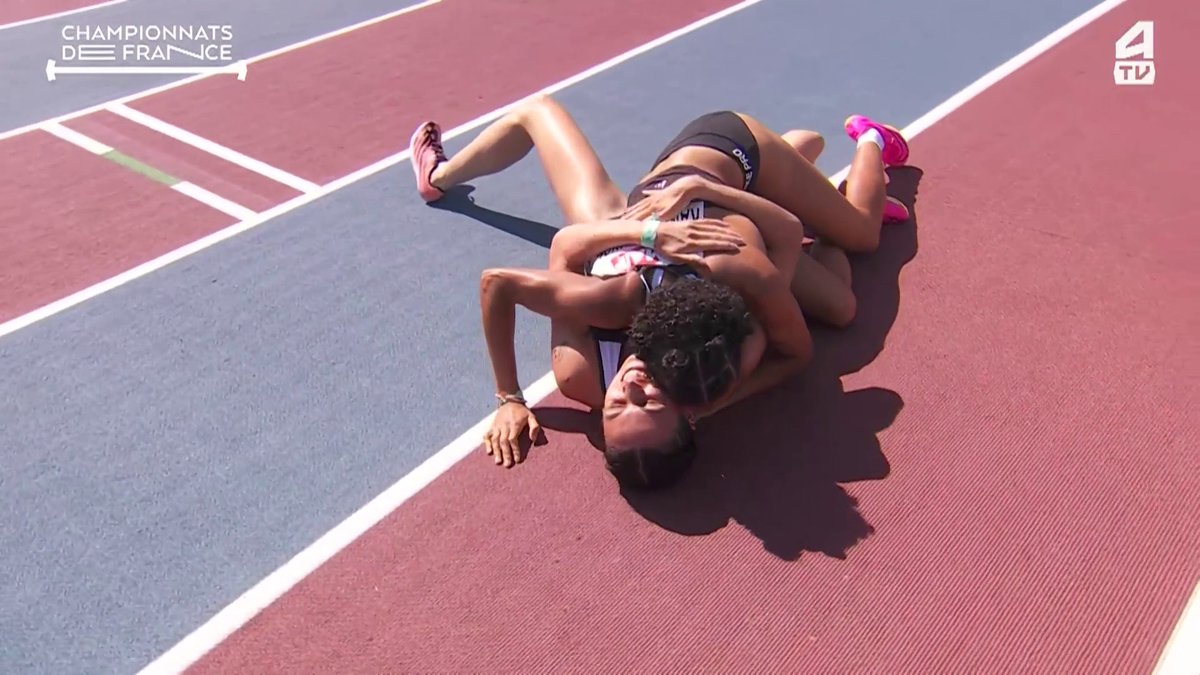 ✌️ Le doublé pour Haute Bretagne Athlé ! 🥇 Léna Kandissounon remporte, en patronne, la finale du 800 m des Championnats de France en 2'02''00 devant 🥈 Clara Liberman ! 💻 Suivez les #CFAthlé en DIRECT sur et la chaine L'Équipe.