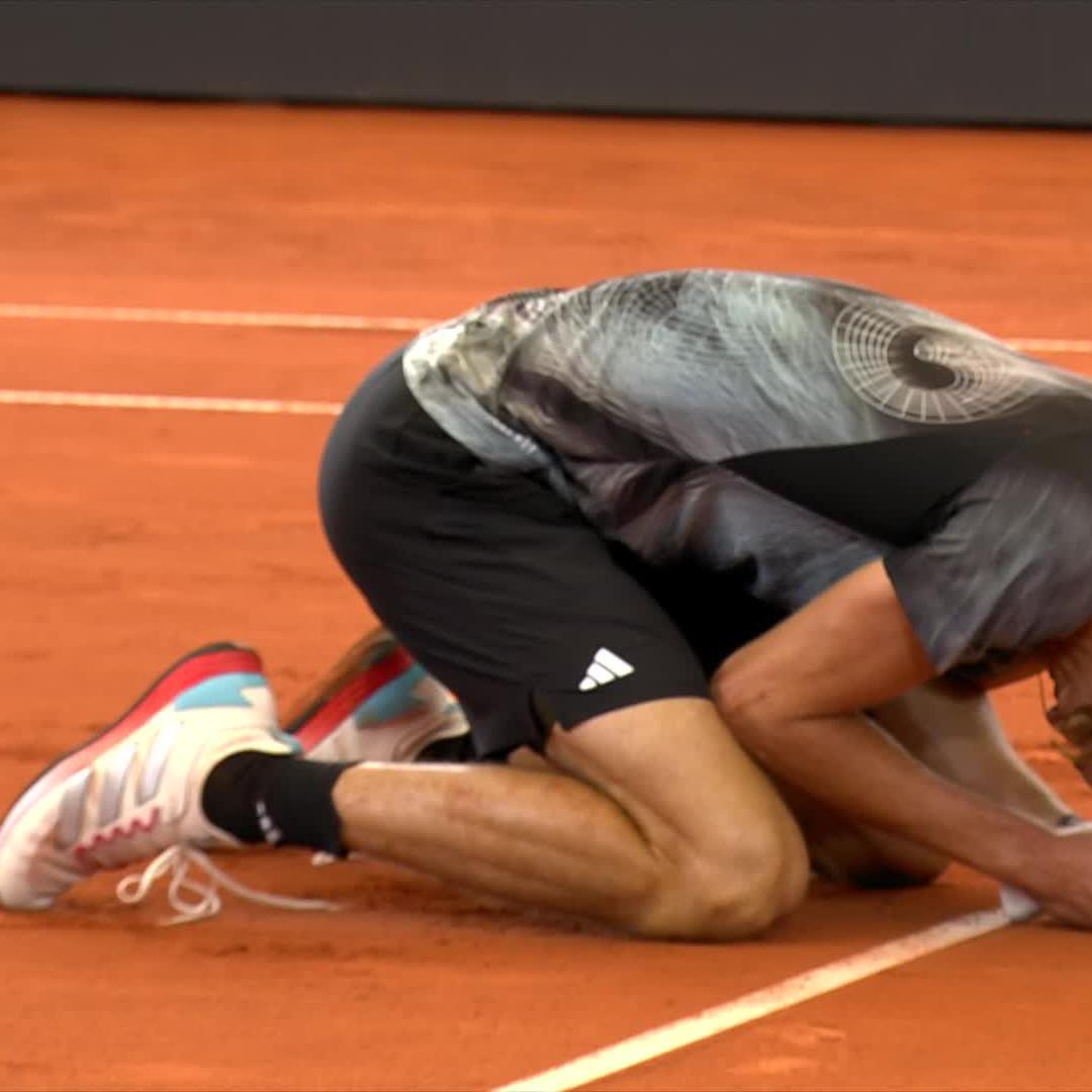 Happy Homecoming! 👏 Alexander Zverev defeats Djere 7–5 6-3 to clinch the Hamburg title #hamburgopen