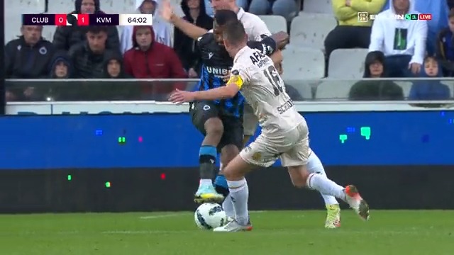 VAR | Als jij de scheidsrechter was, zou je hier dan een strafschop voor geven? 🤔 #CLUKVM