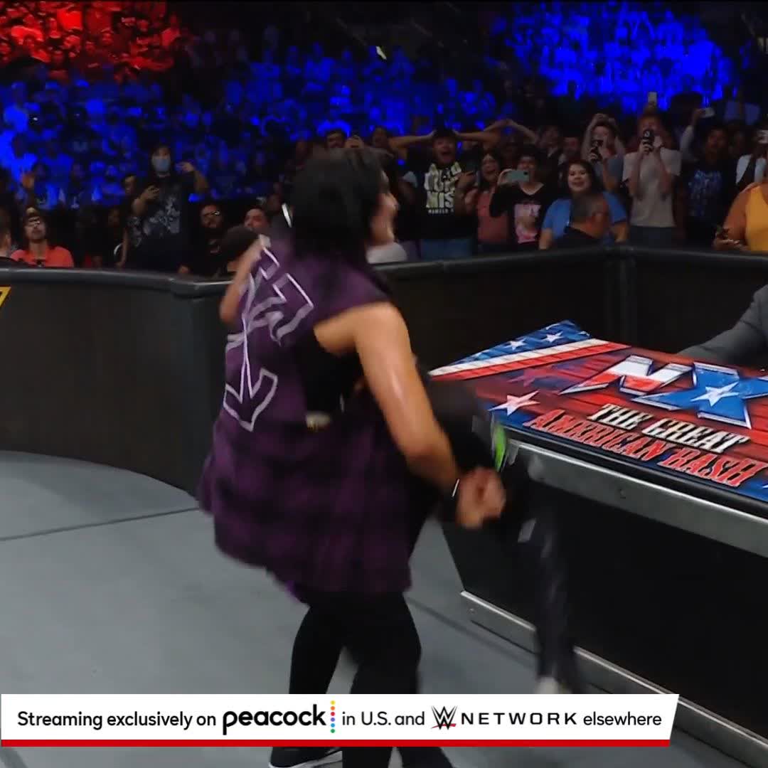 🤯🤯🤯 RheaRipley_WWE JUST SENT @WESLEE_WWE THROUGH THE ANNOUNCE DESK!!! #NXTGAB