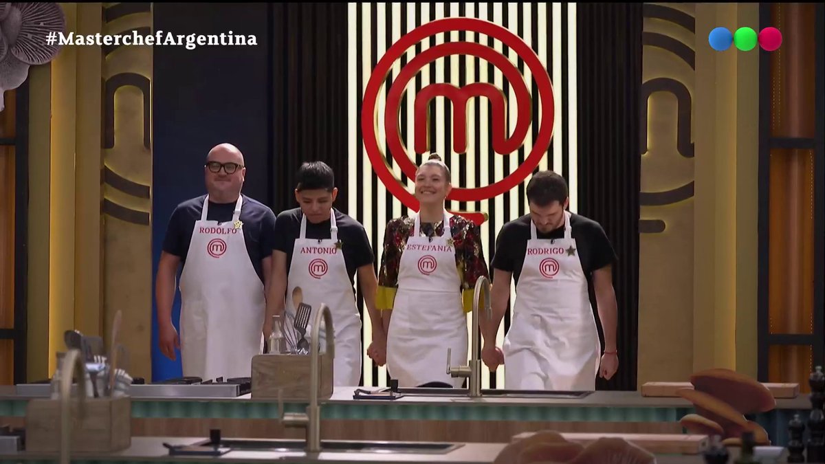 Comenzó la ÚLTIMA GALA DE ELIMINACIÓN de #MasterChefArgentina 🤯 ¡Hoy conoceremos a los 3 finalistas de la competencia! 📲Mirá el programa en