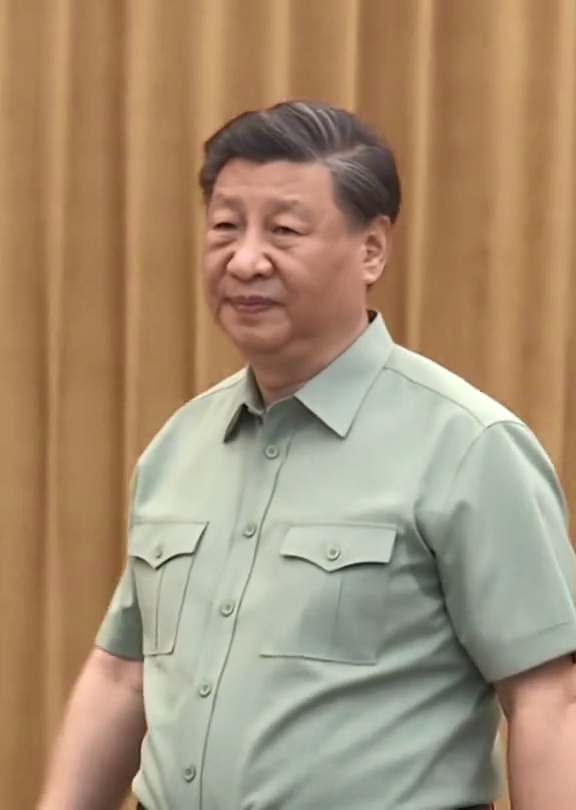 习近平八一建军节前夕视察西部战区空军，向全体人民解放军指战员、武警部队官兵、军队文职人员、民兵预备役人员致以节日祝贺。#XiJinping #XiSays （来源：人民日报）