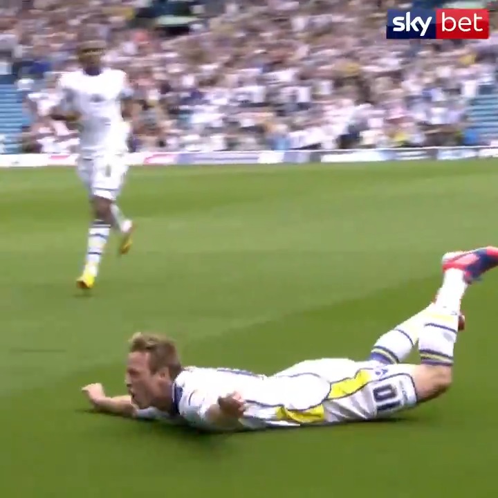 On this day in 2008… 🗓️ Leeds signed Luciano Becchio! 🇦🇷 Luciano Becchio #LUFC