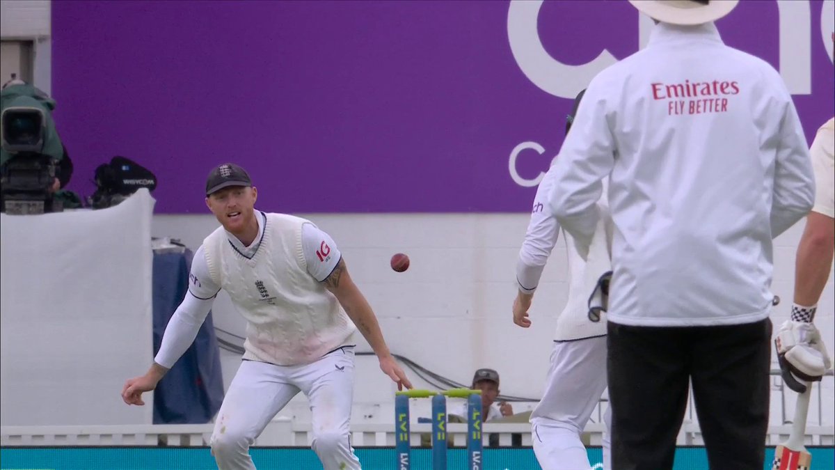 "You can tell immediately from his reaction, he knew there was an error there" 😬 A closer look at that Ben Stokes drop!