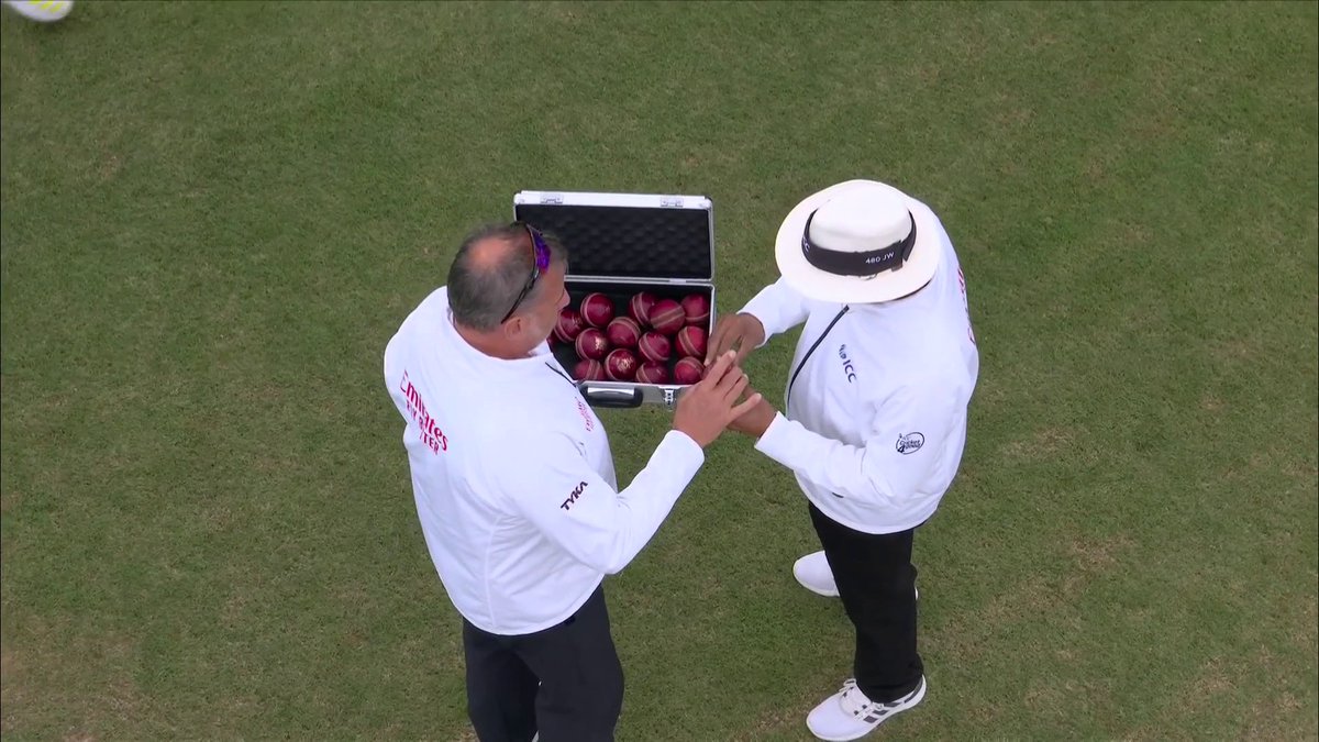 "There's no way in the world you can look at those two balls there and say in any way that they're comparable" 😤 Ricky Ponting is NOT happy with that 'new' ball 😳