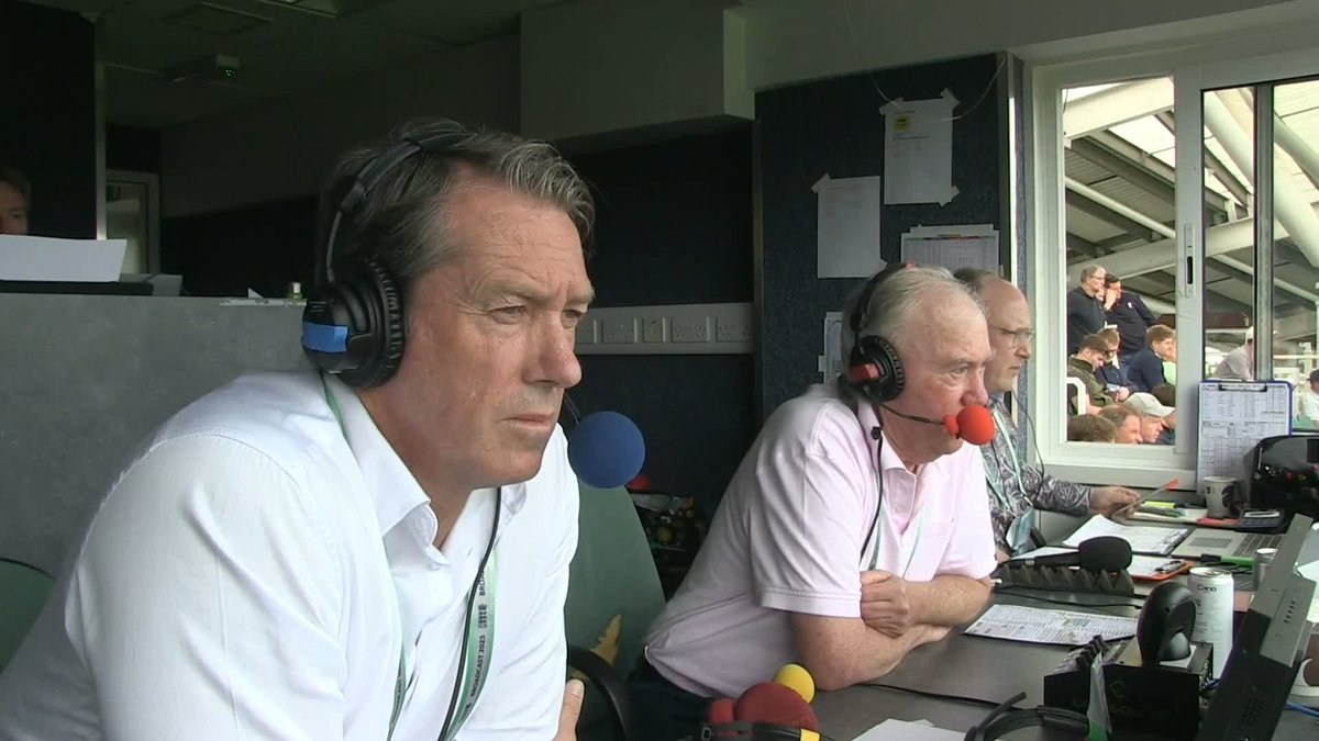 A MASSIVE wicket for England as Steve Smith goes! #BBCCricket #Ashes