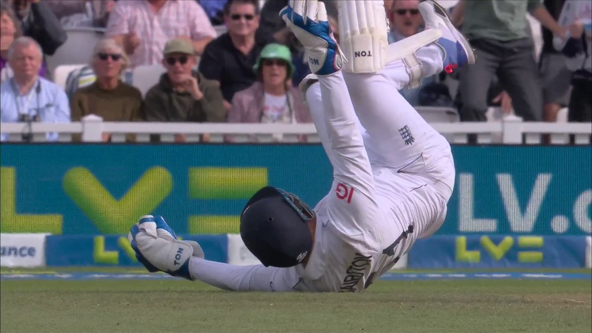 THREE WICKETS ON THE TROT! What a CATCH Jonny Bairstow 👀👏