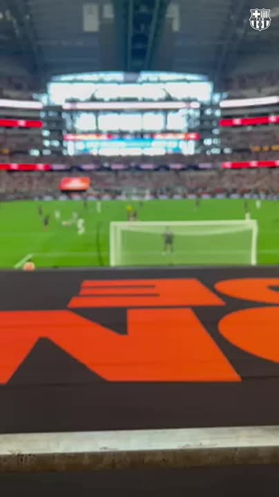 Fermín's golazo! As seen from the stands 🤤 📹 andrɘa³
