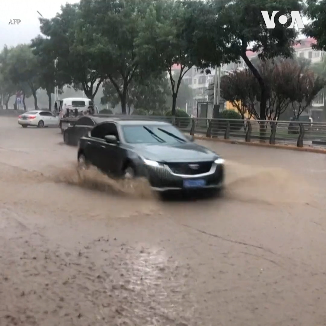 “我活这么大了，第一次看见这么可怕的洪水”，北京门头沟的一位居民告诉法新社说。中国北部31日遭受暴雨，北京的水灾至少已造成两人遇难。北京已发布了洪水红色预警。