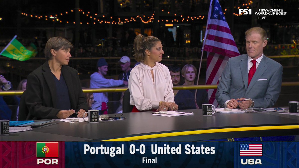 "There's a difference between being respectful of the fans and saying hello to your family, but to be dancing and smiling..." Carli Lloyd on the USWNT after the match 🇺🇸