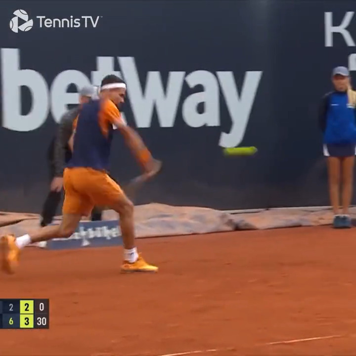 A beauty of a backhand 🤌 No. 8 seed Daniel Altmaier fights past Huesler in Kitzbuhel 6-7(5), 6-2, 6-4 and next faces Daniel Elahi Galan! #GeneraliOpen