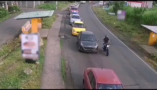 Cámaras del Centro de Operación Municipal de Arraiján captaron un accidente en Nuevo Chorrillo, donde se vio involucrado el conductor de una motocicleta. Centro de Operación Nacional #TReporta