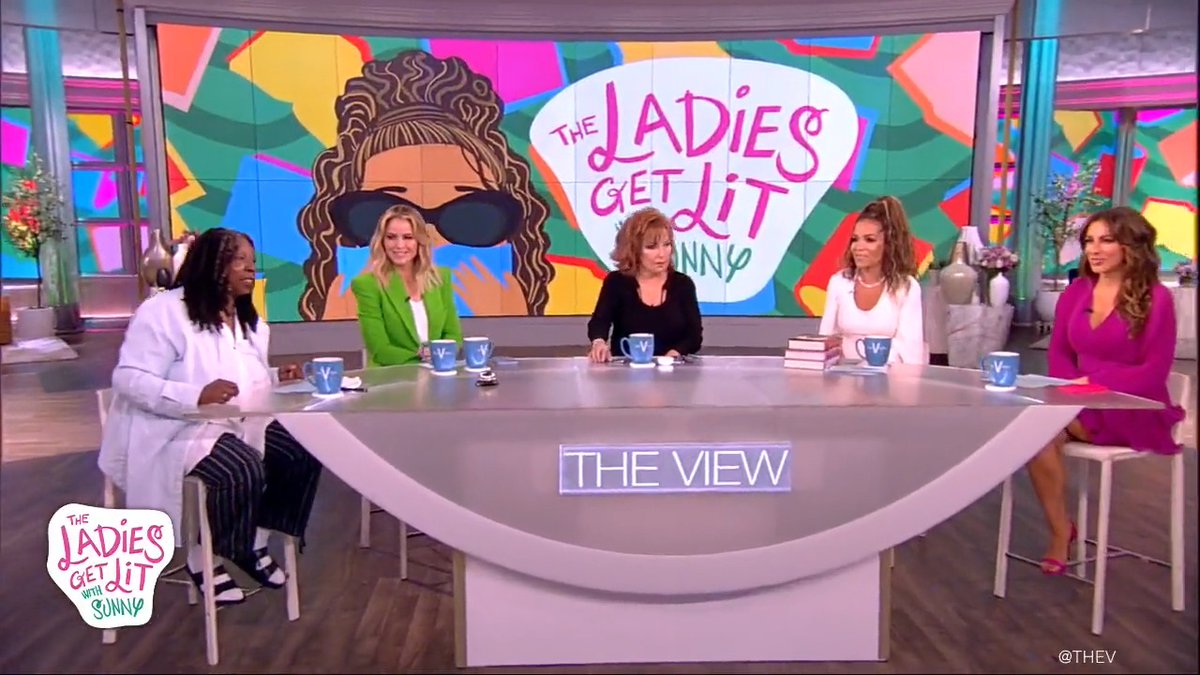 Our @Sunny Hostin shares her summer book picks!