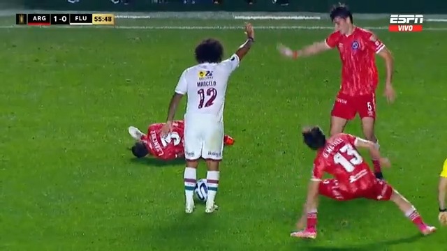 La escalofriante lesión de Luciano Sánchez: por esto fue expulsado Marcelo. 📺 Mirá la CONMEBOL #Libertadores por #StarPlusLA