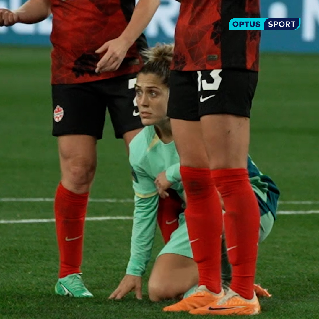 Katrina Gorry sprinted to the penalty spot to make sure Canada didn't put Steph Catley off her game 🫡 Mind game masterclass. Maple syrup in the mud in Melbourne. #FIFAWWC #OptusSport