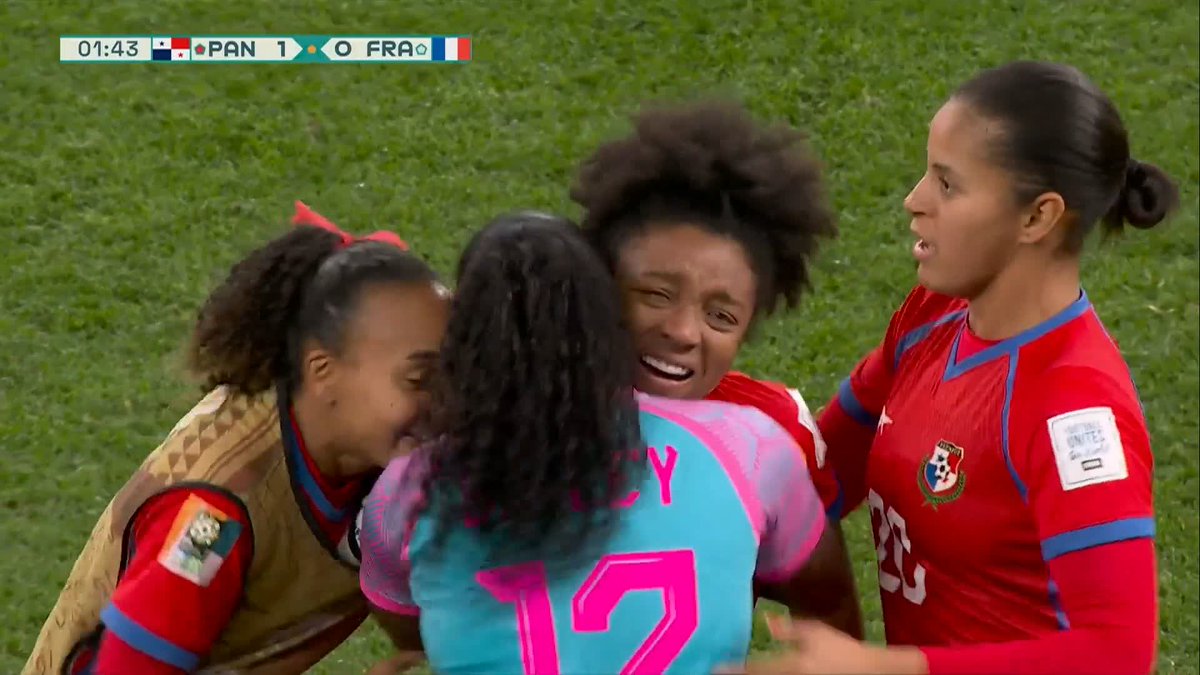 Marta Cox, take a BOW! That is simply stunning from the Panama midfielder 🚀