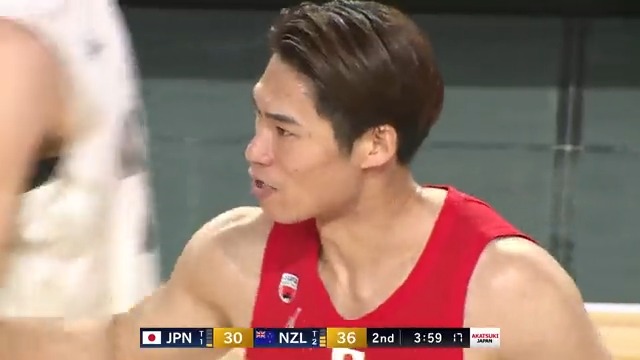 ／ 🏀男子日本代表🇯🇵 日本🆚ニュージーランド（GAME1） ╲ #バスケットLIVE ライブ/見逃し配信中📡 #須田侑太郎 吠える🦁 得意のスリーと好ディフェンスで猛列アピール💞 ▶︎視聴はこちら #AkatsukiJapan バスケットボール日本代表